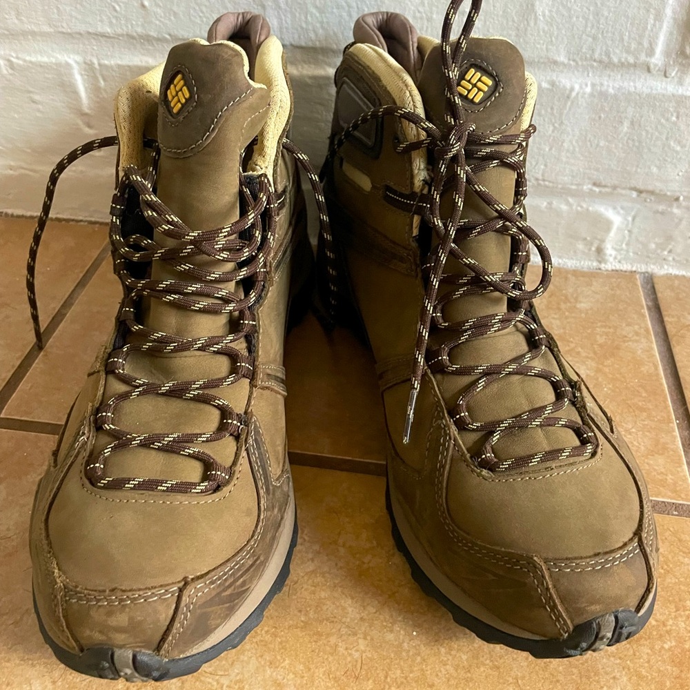 Brand new, never worn women’s hiking boots